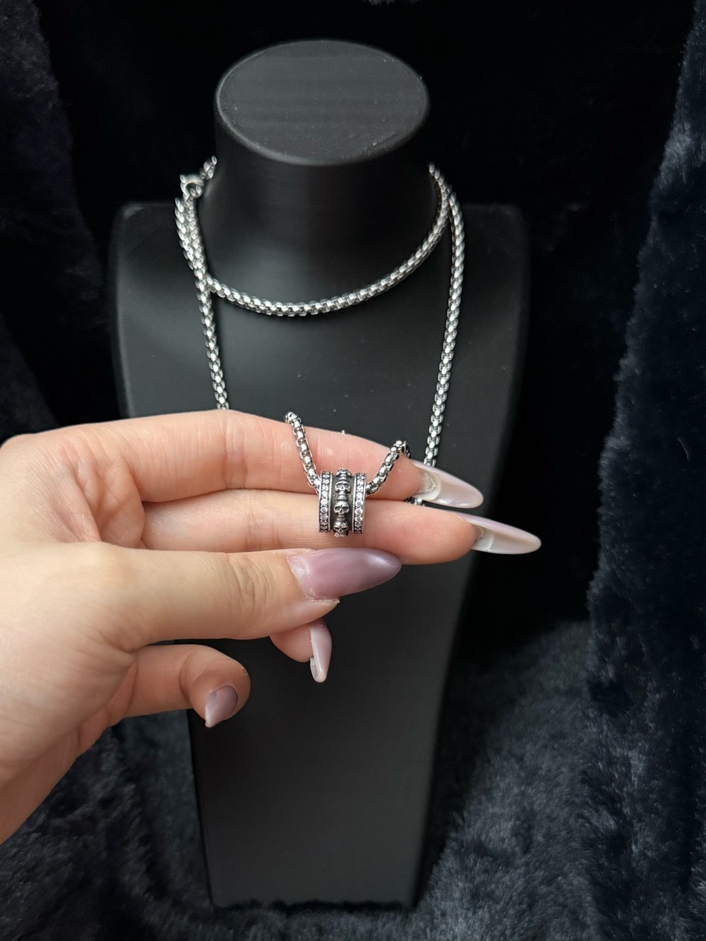 Long Twisted Rope Chain Necklace Engraved Rhinestone Cylindrical Ring - Picture 2 of 3